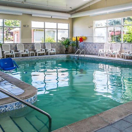 Quality Inn & Suites Ann Arbor Hwy 23 Eksteriør bilde