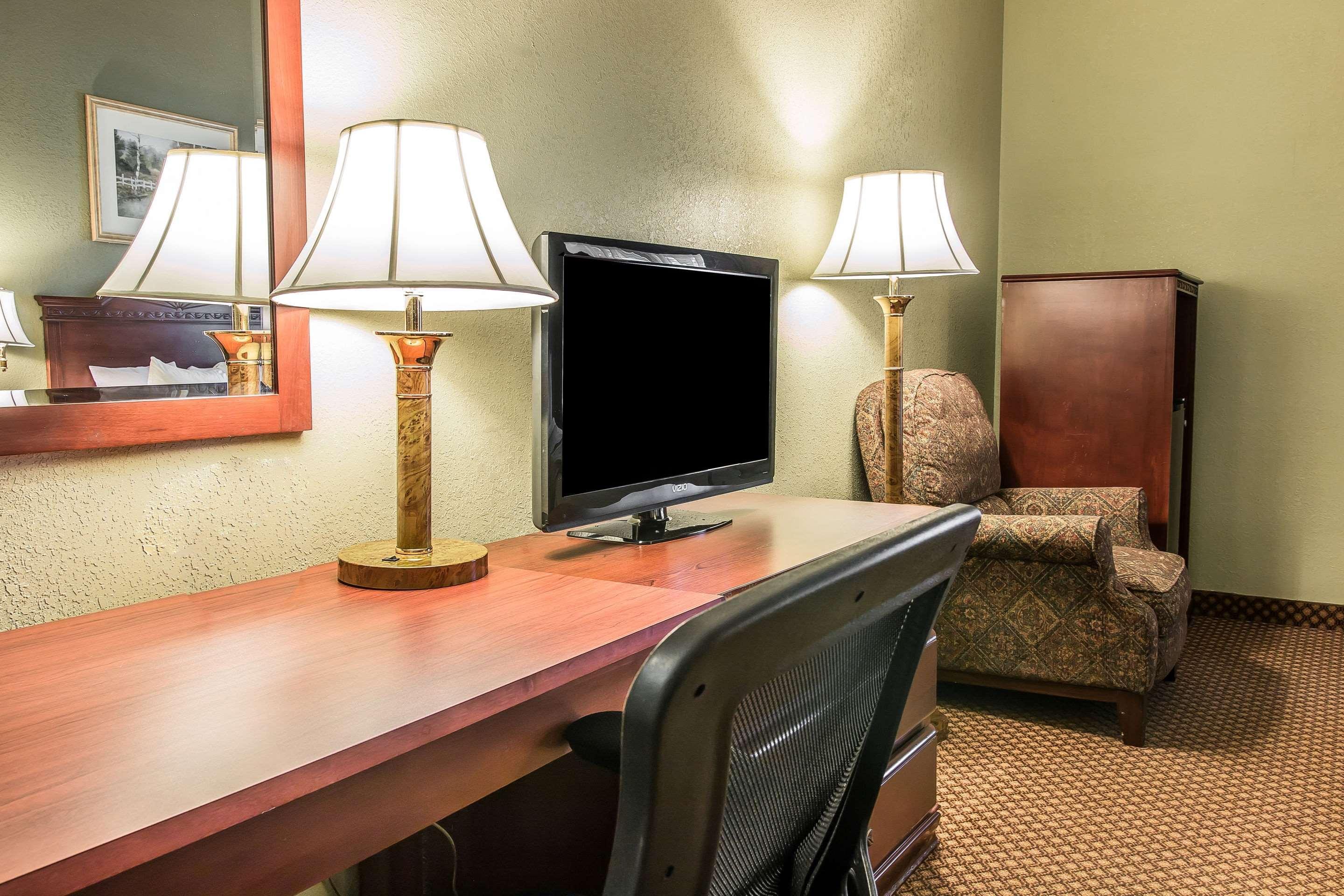 Quality Inn & Suites Ann Arbor Hwy 23 Eksteriør bilde