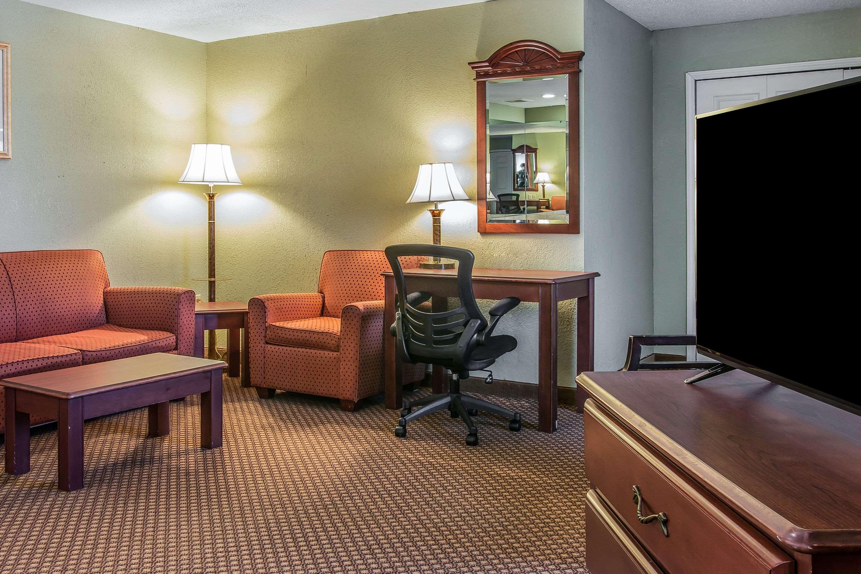 Quality Inn & Suites Ann Arbor Hwy 23 Eksteriør bilde