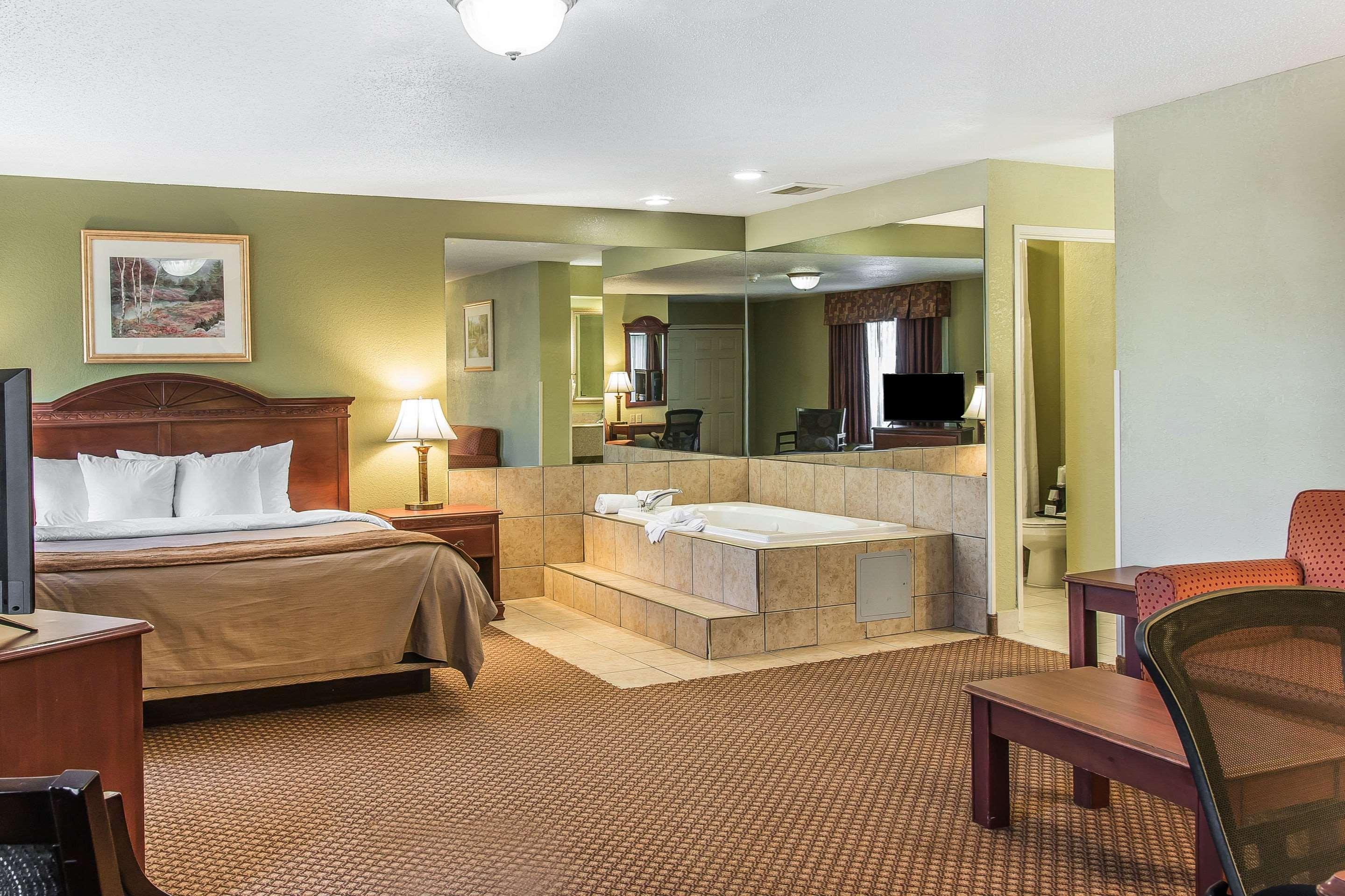 Quality Inn & Suites Ann Arbor Hwy 23 Eksteriør bilde
