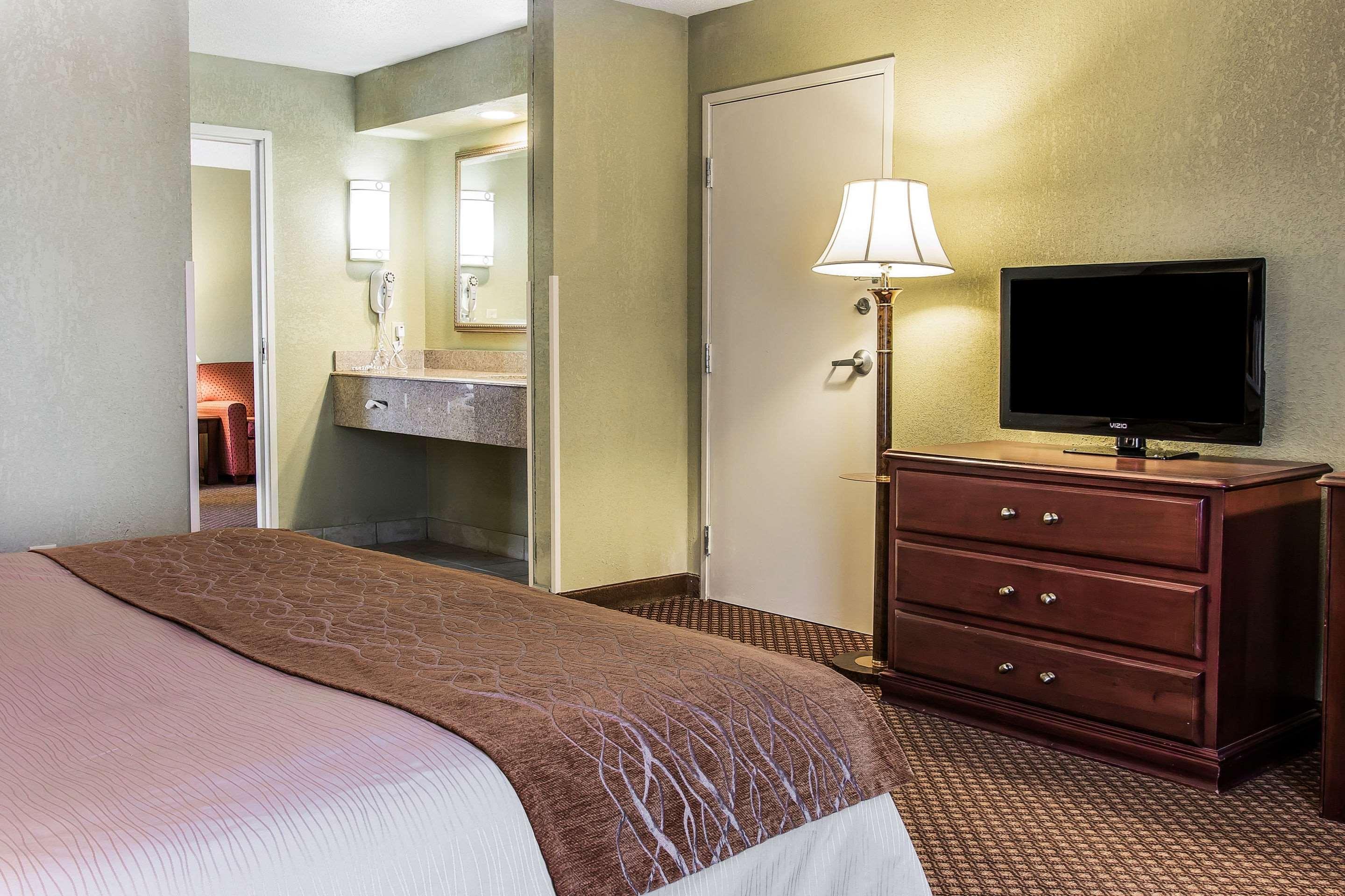 Quality Inn & Suites Ann Arbor Hwy 23 Eksteriør bilde